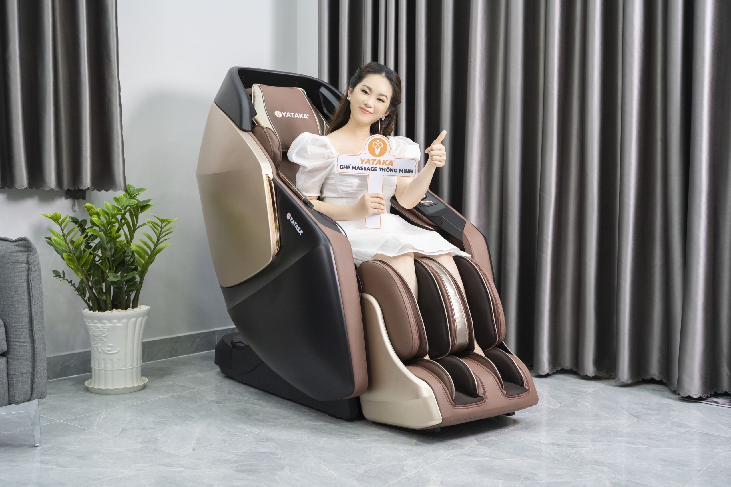 CA SĨ LƯƠNG BÍCH HỮU NÓI GÌ VỀ GHẾ MASSGAE YA1600?